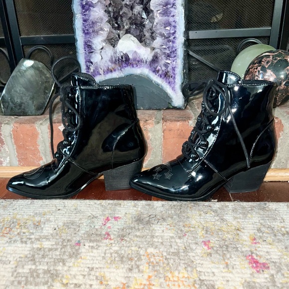 NWOT YRU Patent Aura Boot - Picture 4 of 7